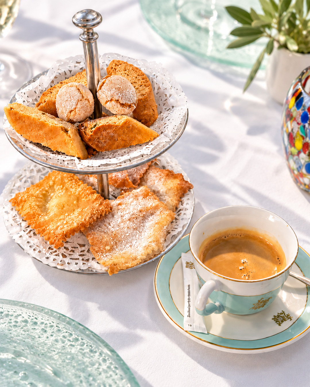 Café espresso accompagné de biscuits italiens